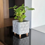 05.147.13 Кашпо квадрат. Etno на ножках d13; h14 см серый (ш/к 3322)